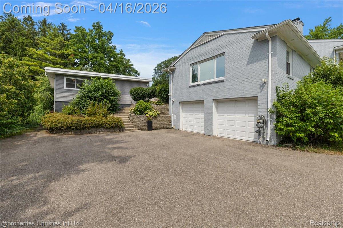 3060 Chickering Lane