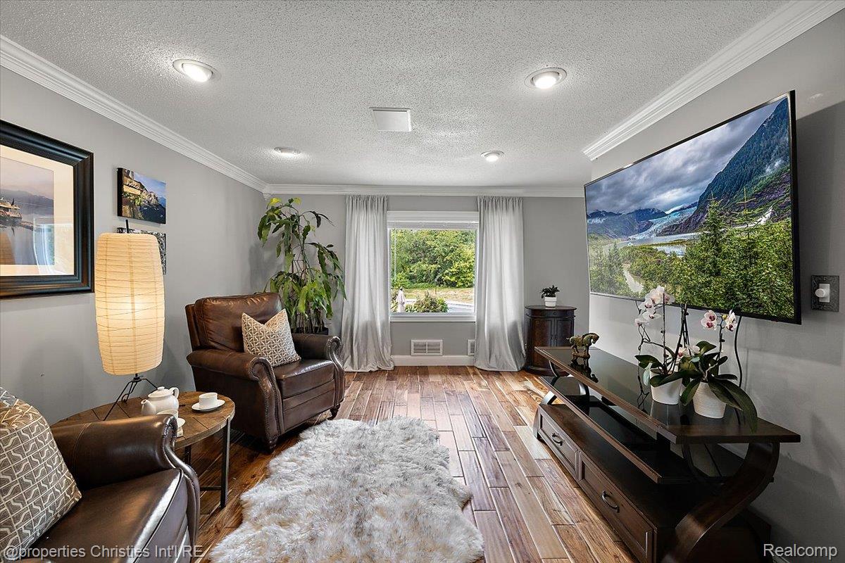 3060 Chickering Lane