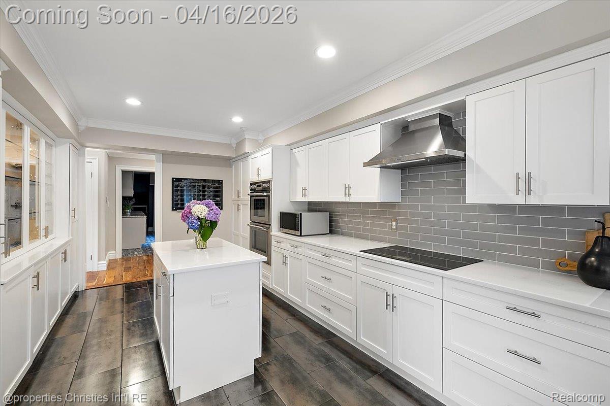 3060 Chickering Lane