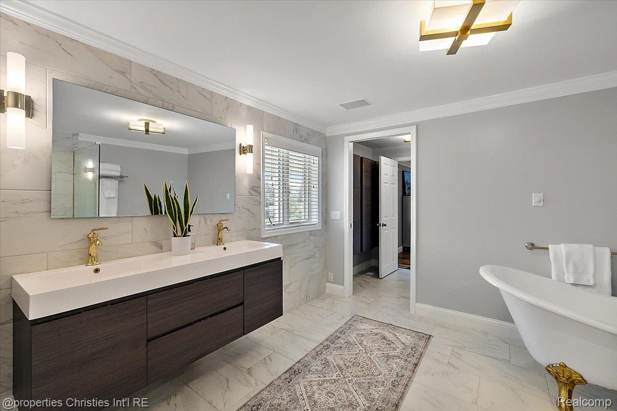 3060 Chickering Lane