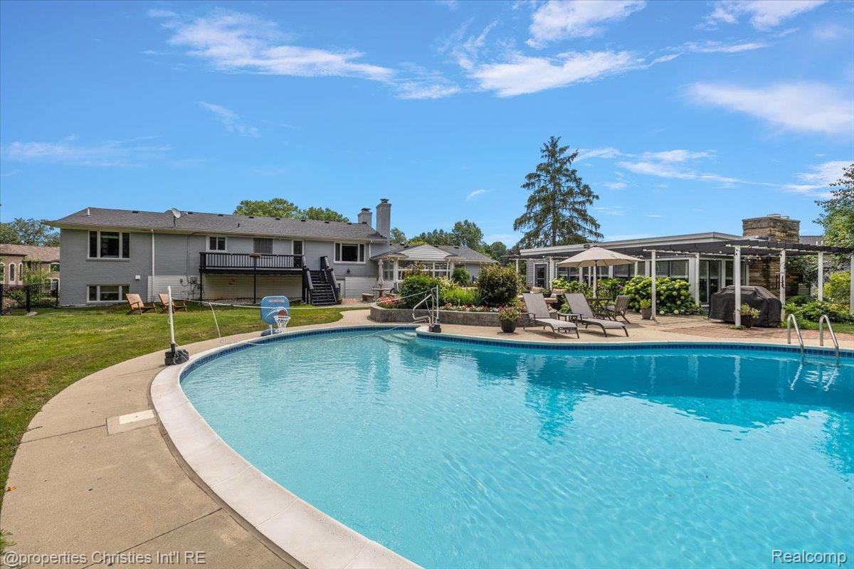 3060 Chickering Lane