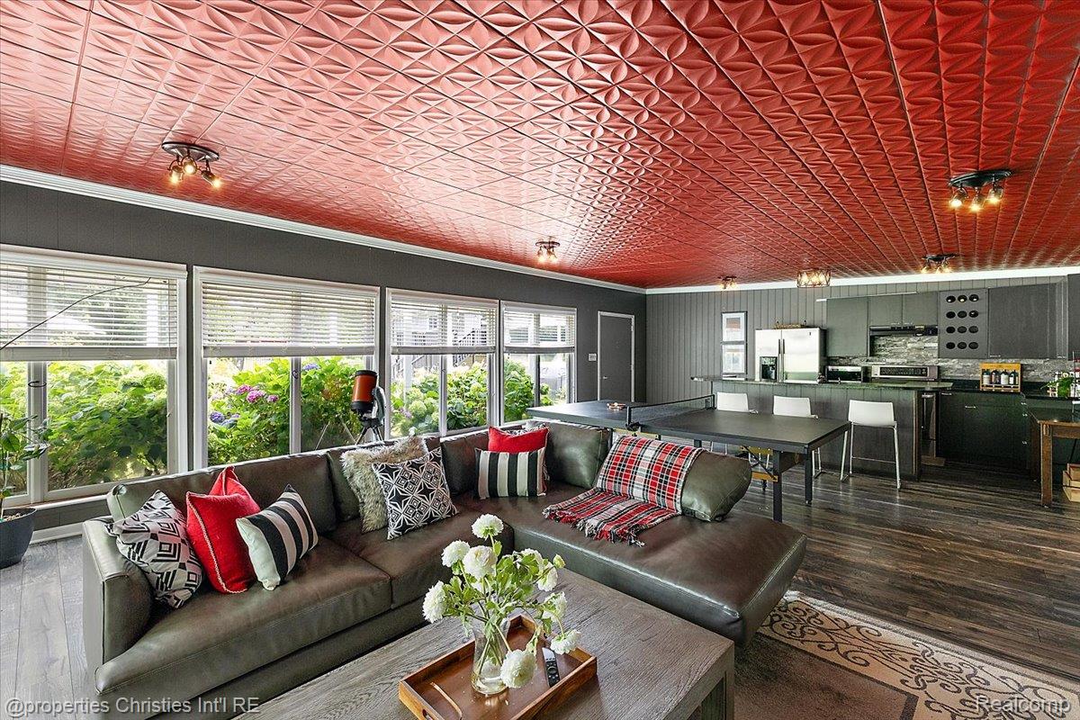 3060 Chickering Lane