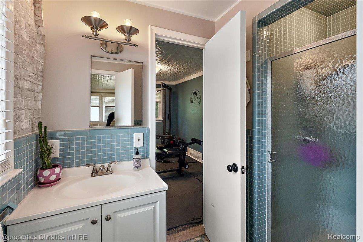 3060 Chickering Lane