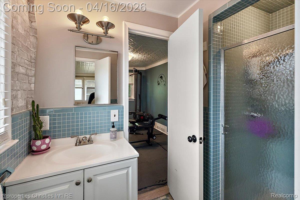 3060 Chickering Lane