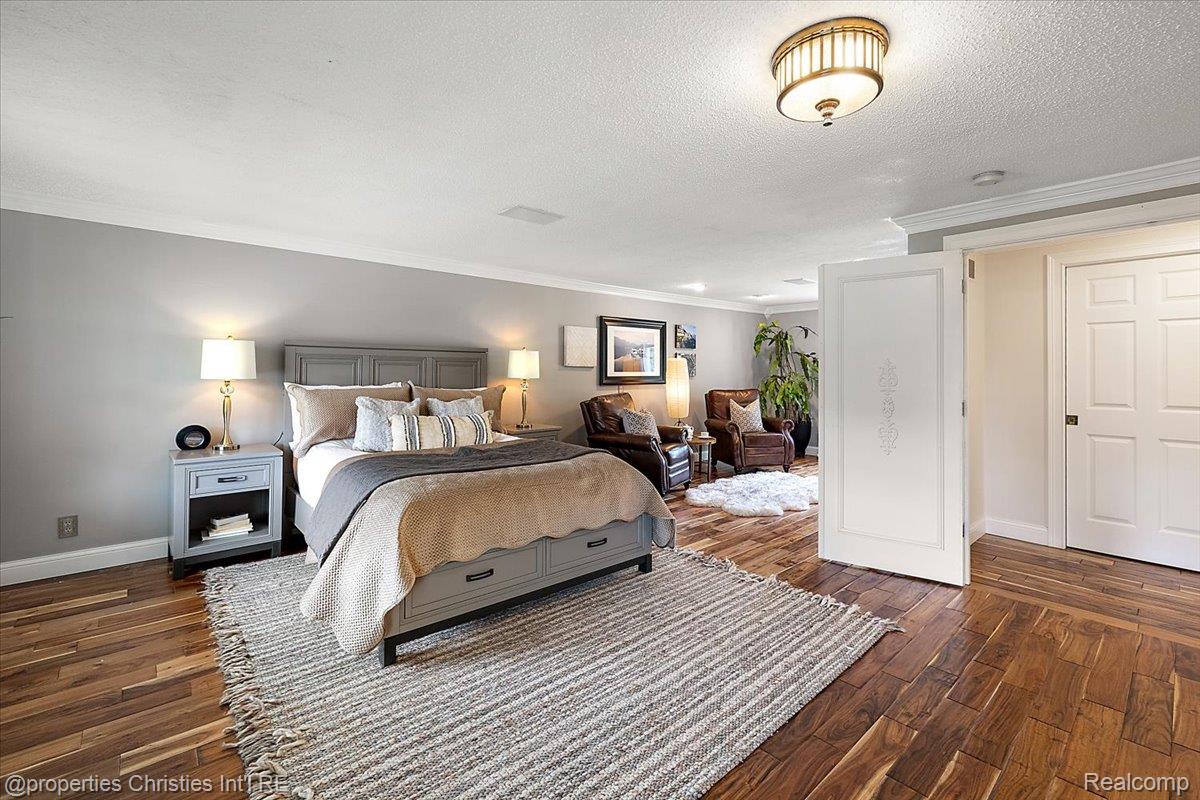 3060 Chickering Lane