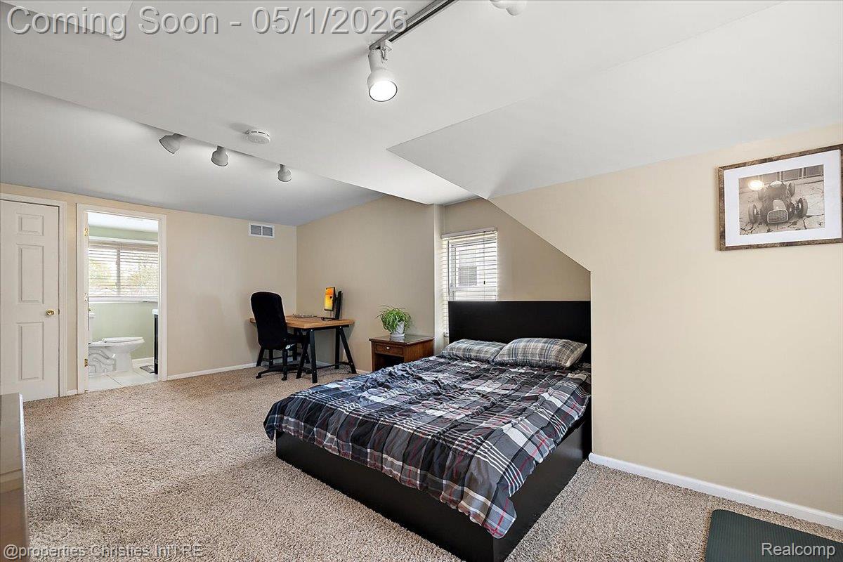 1691 Catalpa Drive
