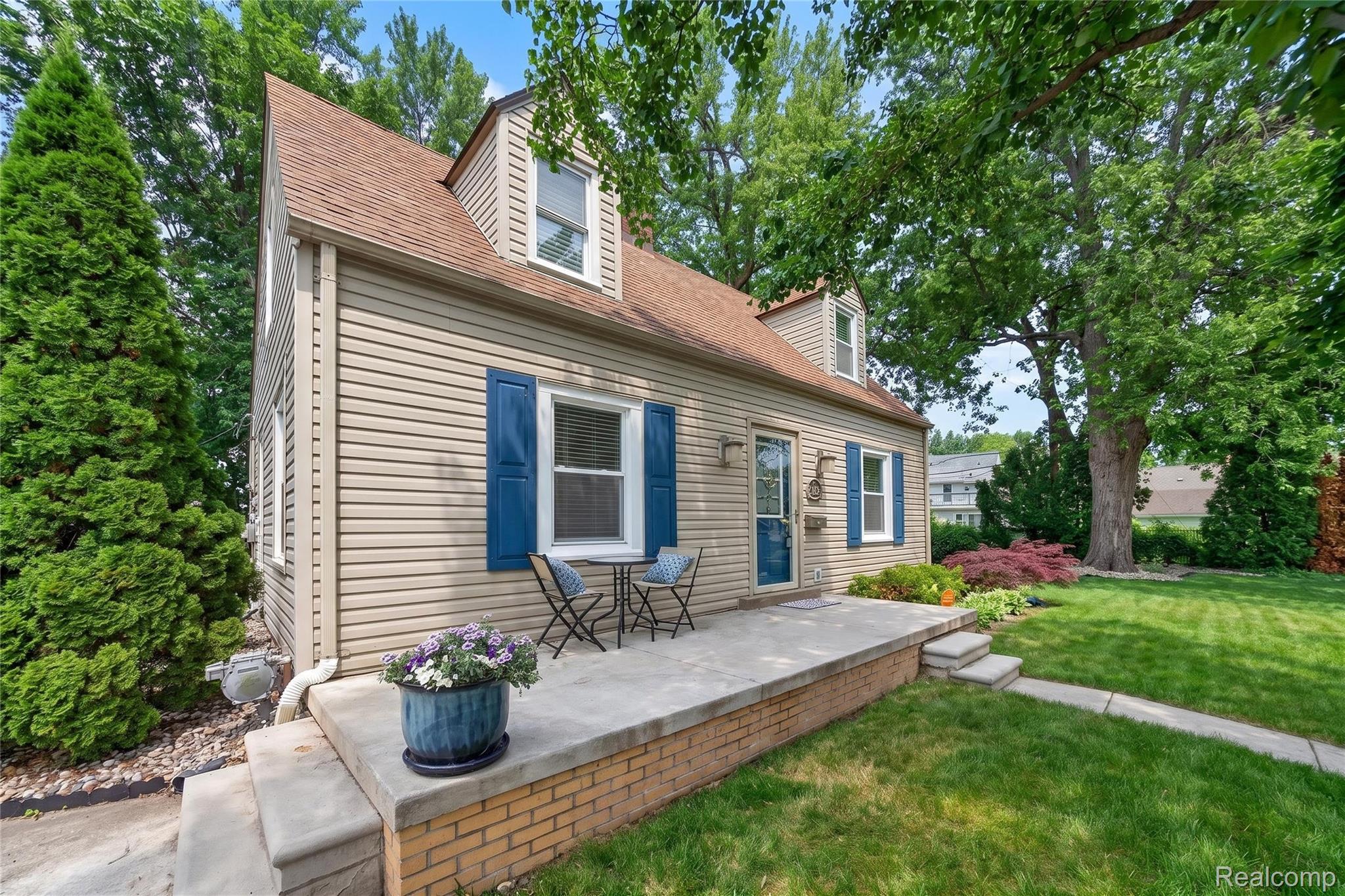 407 Waverley Avenue