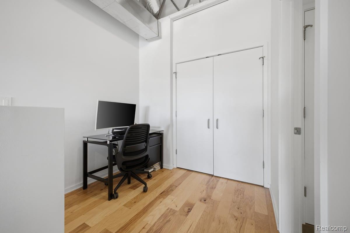 211 E E 9 Mile Road Road Unit: 313