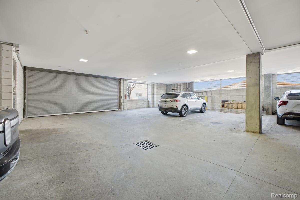 211 E E 9 Mile Road Road Unit: 313