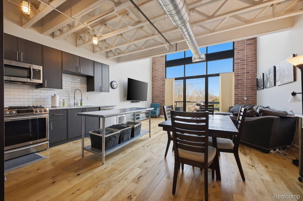 211 E E 9 Mile Road Road Unit: 313