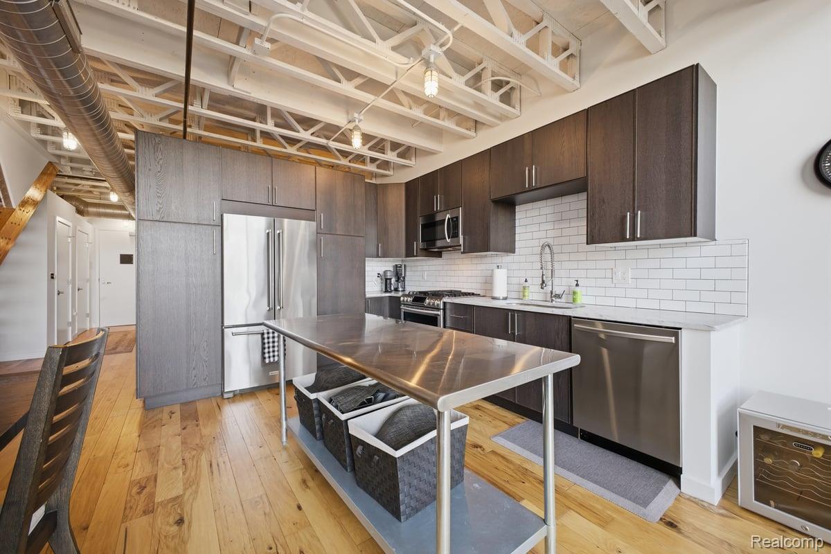 211 E E 9 Mile Road Road Unit: 313