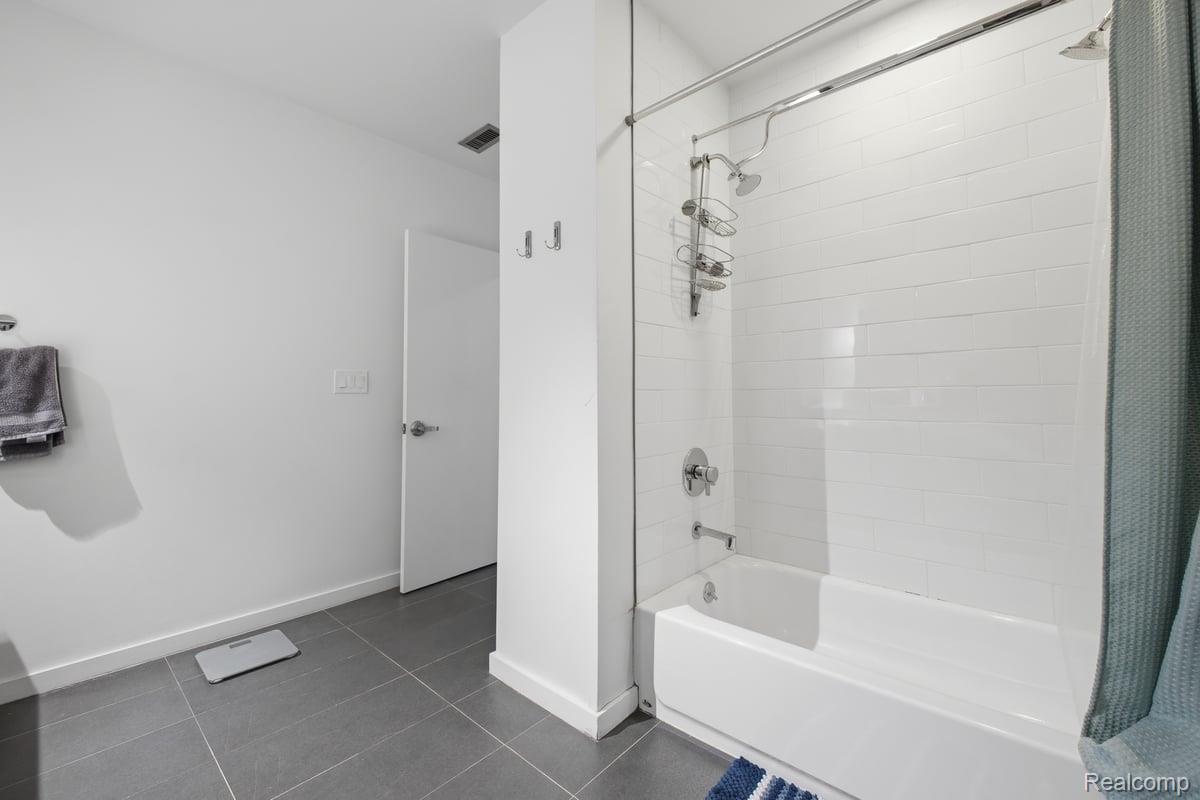 211 E E 9 Mile Road Road Unit: 313