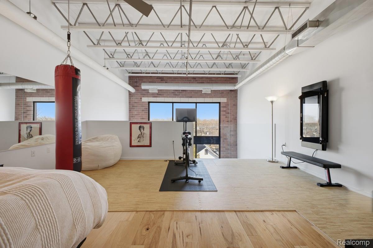 211 E E 9 Mile Road Road Unit: 313