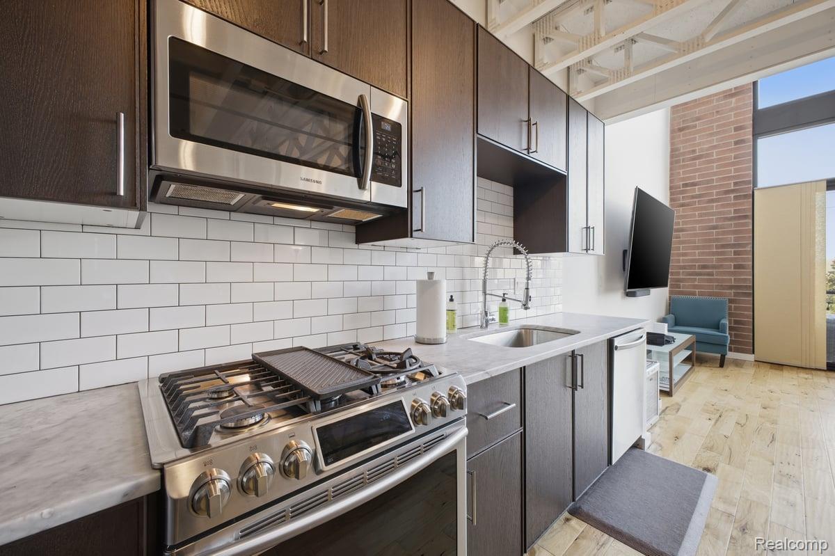 211 E E 9 Mile Road Road Unit: 313