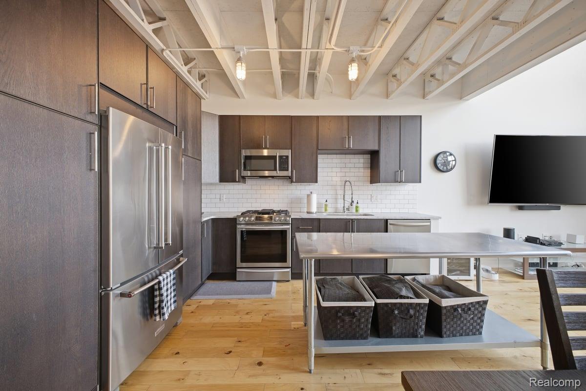 211 E E 9 Mile Road Road Unit: 313