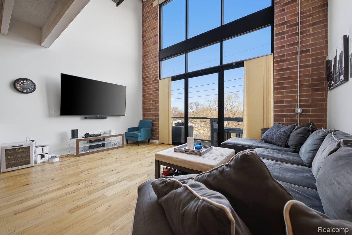 211 E E 9 Mile Road Road Unit: 313