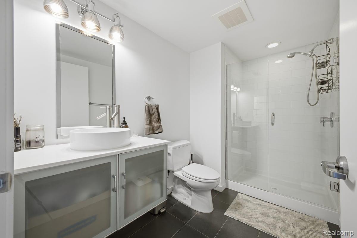 211 E E 9 Mile Road Road Unit: 313