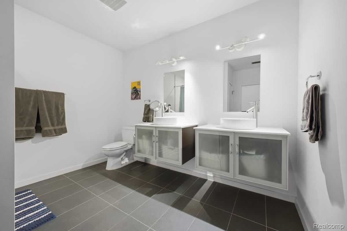 211 E E 9 Mile Road Road Unit: 313