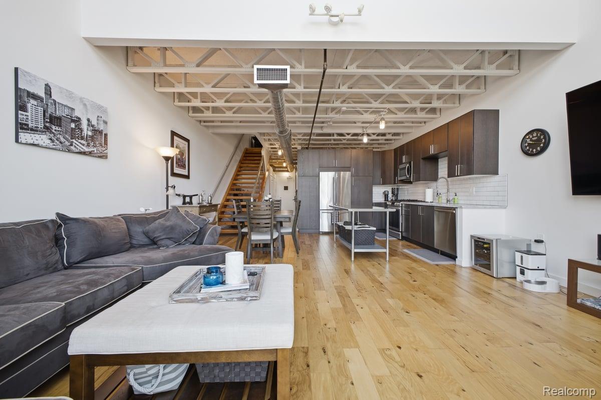 211 E E 9 Mile Road Road Unit: 313
