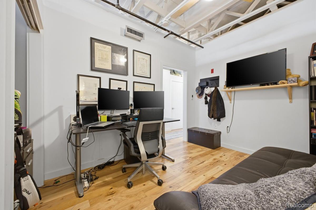 211 E E 9 Mile Road Road Unit: 313