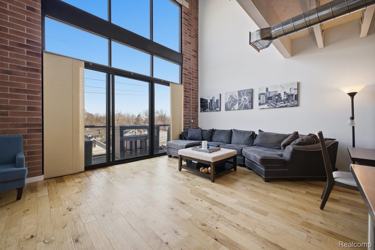 211 E E 9 Mile Road Road Unit: 313