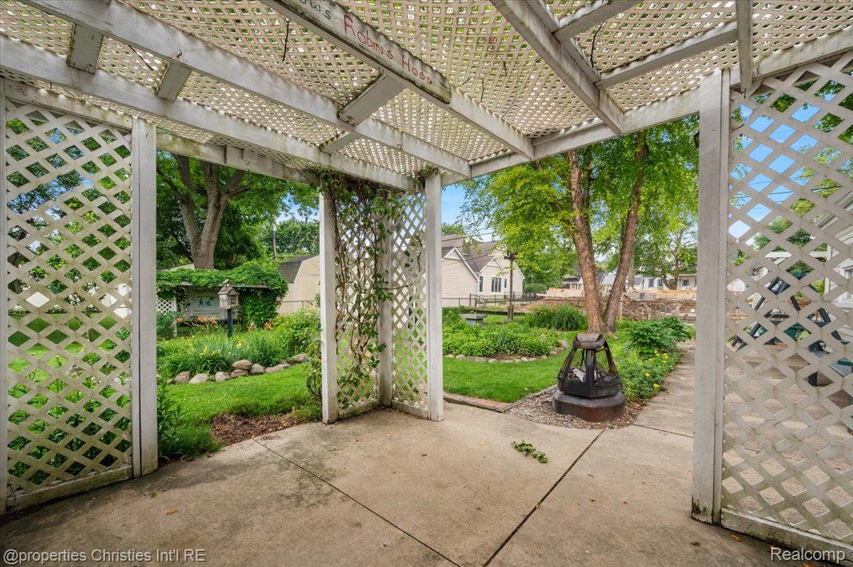735 Novi Street