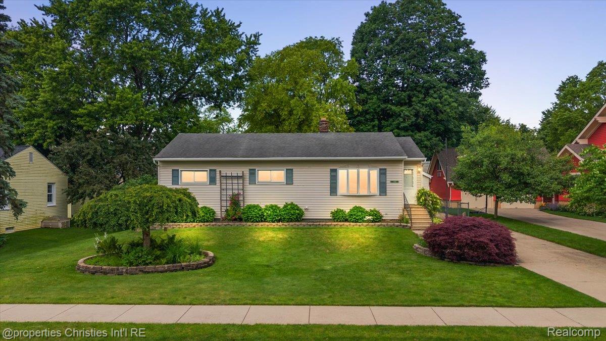 735 Novi Street