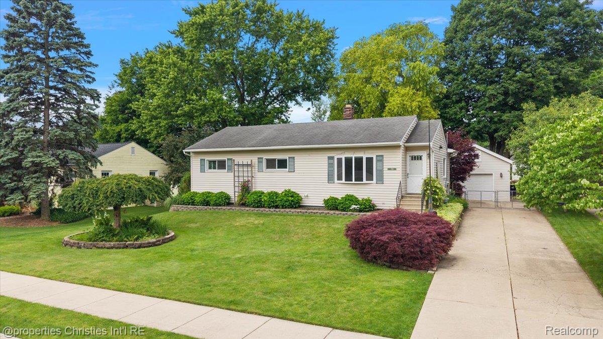 735 Novi Street