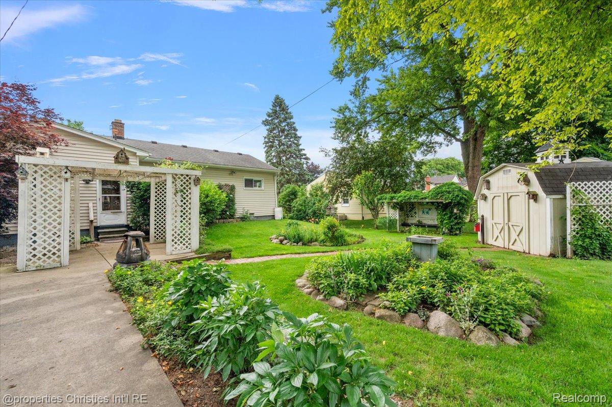 735 Novi Street