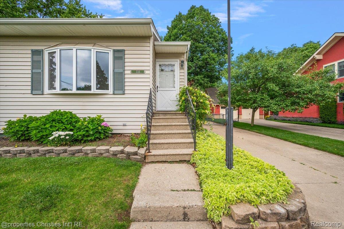 735 Novi Street
