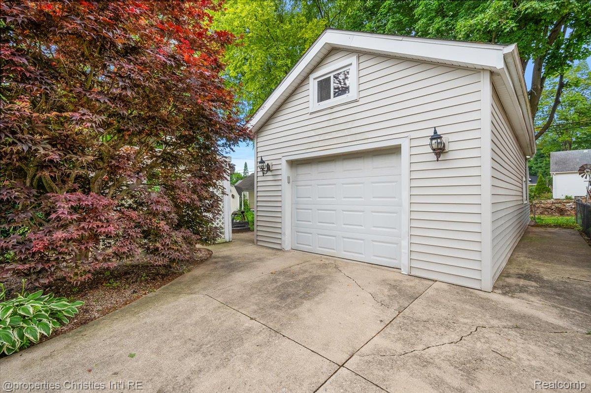 735 Novi Street