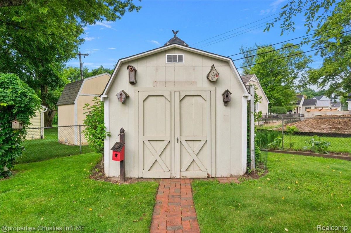 735 Novi Street