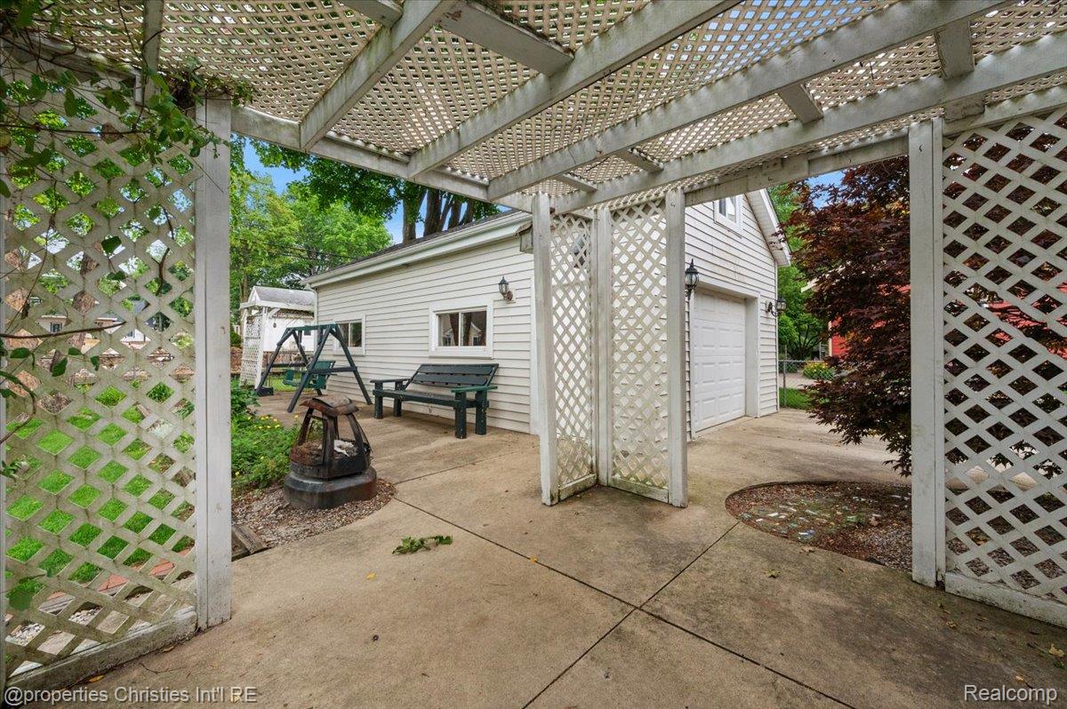 735 Novi Street