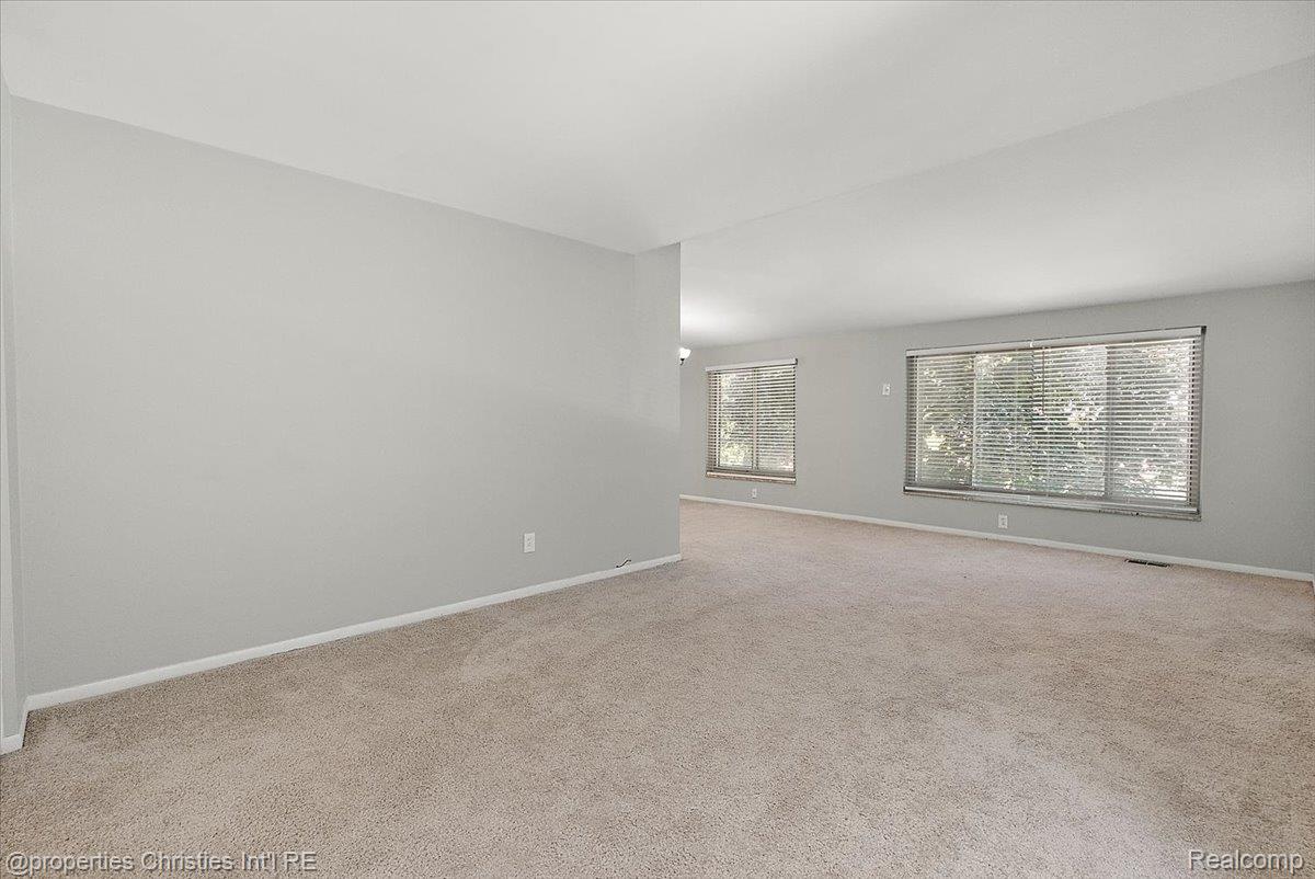 880 N Adams Road Unit: 6