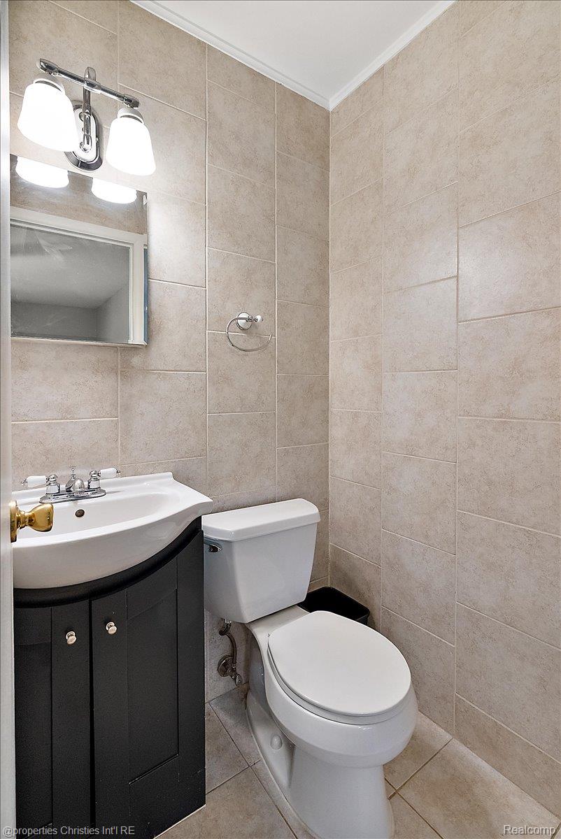880 N Adams Road Unit: 6