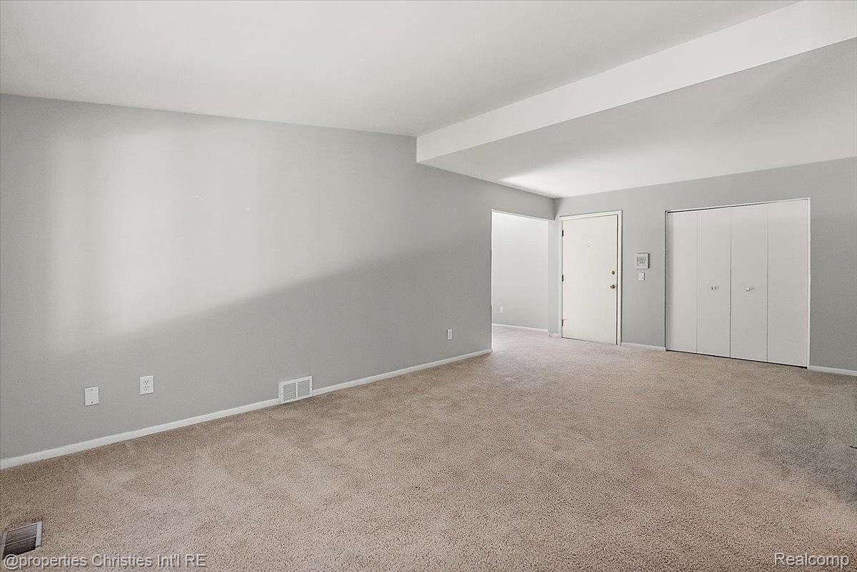 880 N Adams Road Unit: 6