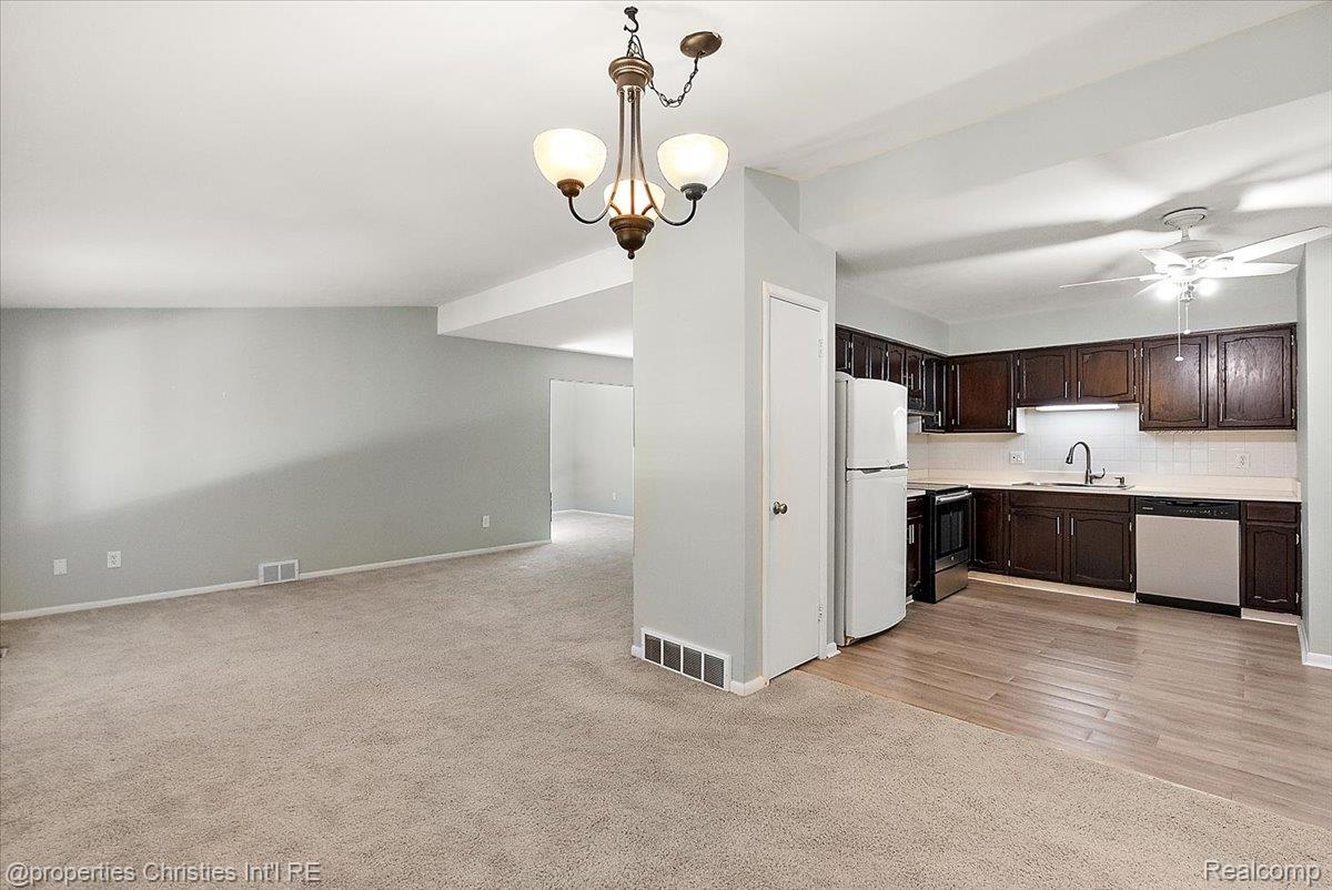 880 N Adams Road Unit: 6
