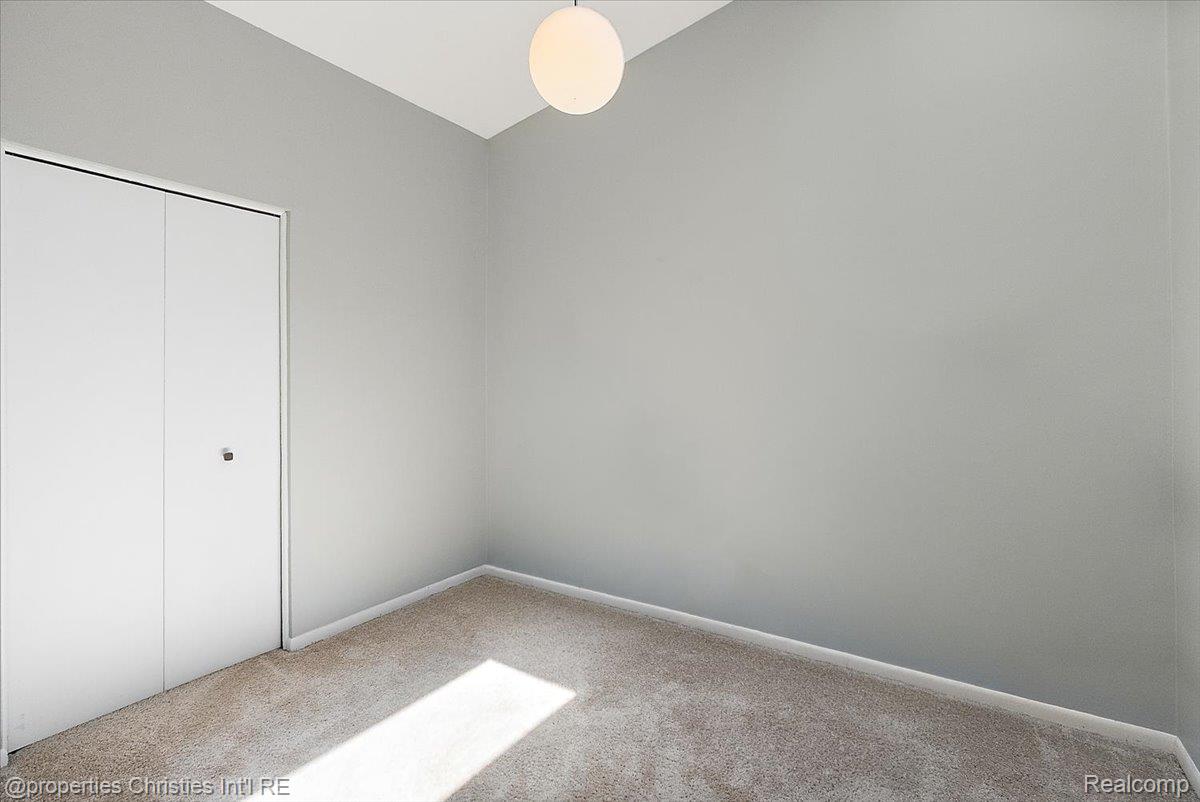 880 N Adams Road Unit: 6