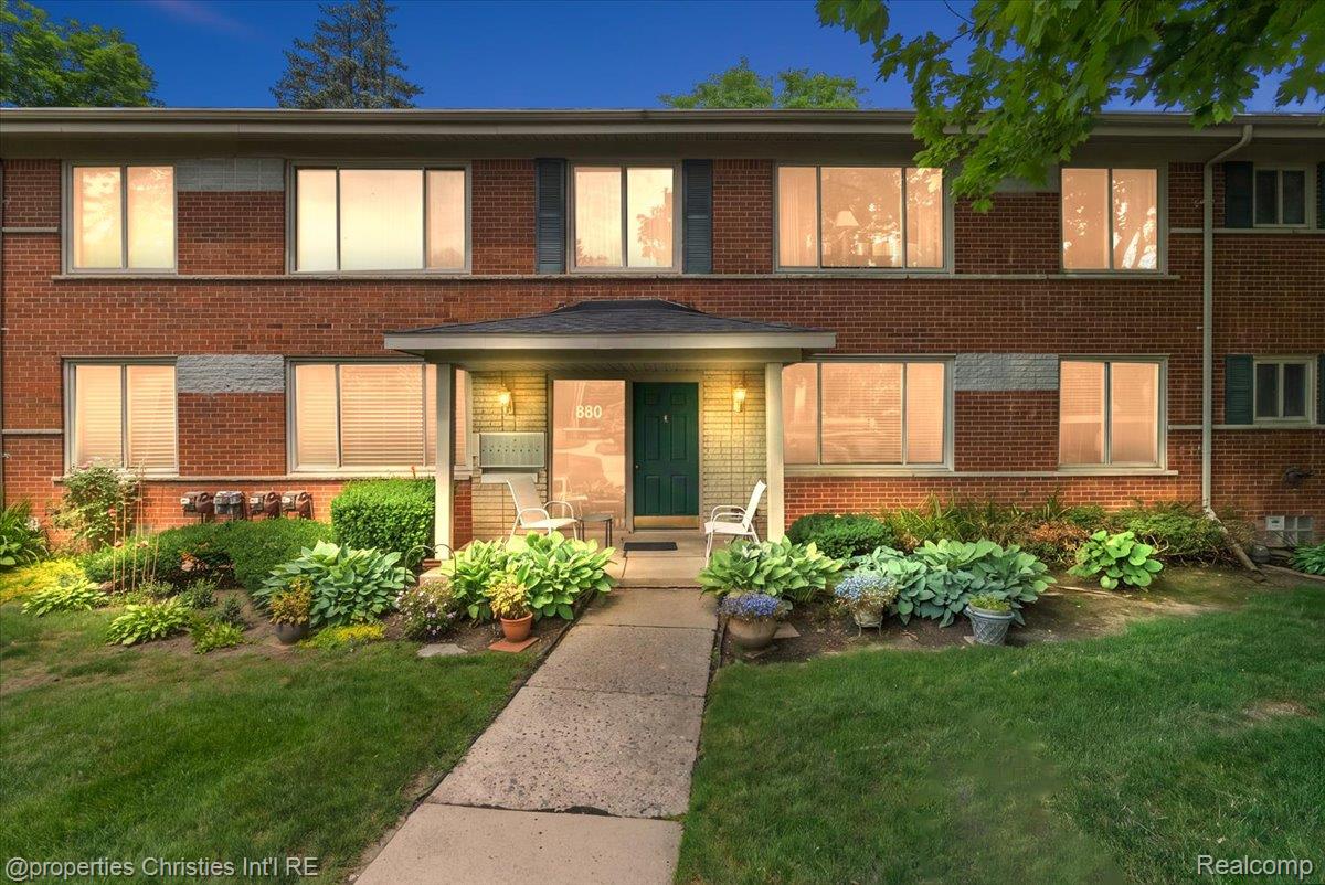 880 N Adams Road Unit: 6