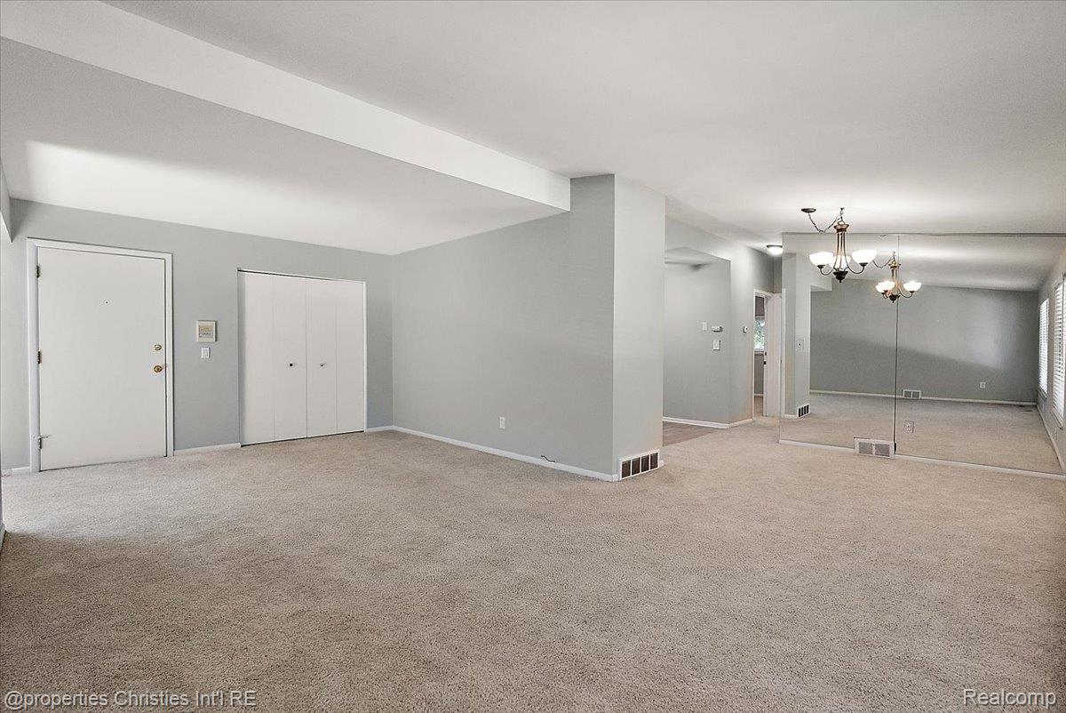 880 N Adams Road Unit: 6