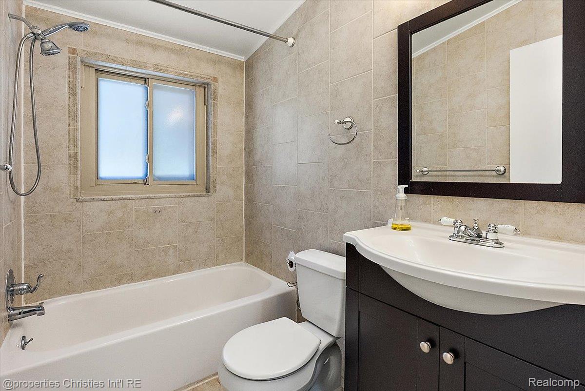 880 N Adams Road Unit: 6