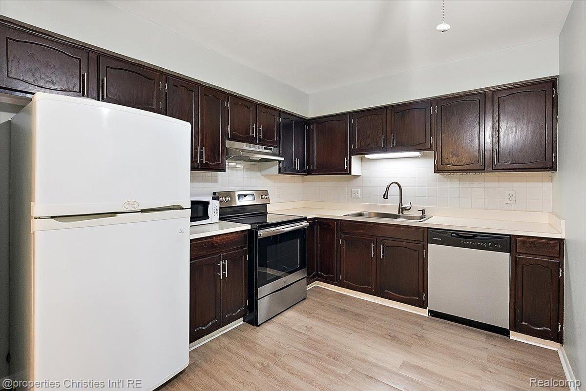 880 N Adams Road Unit: 6