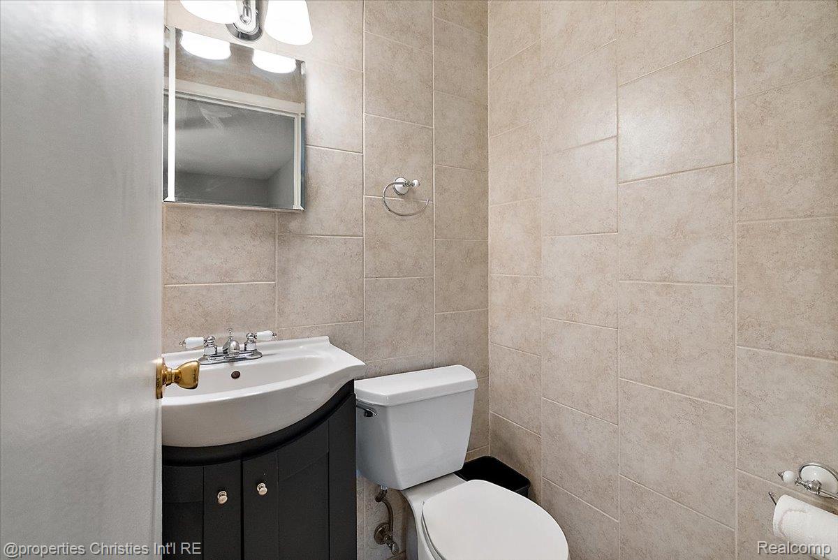 880 N Adams Road Unit: 6