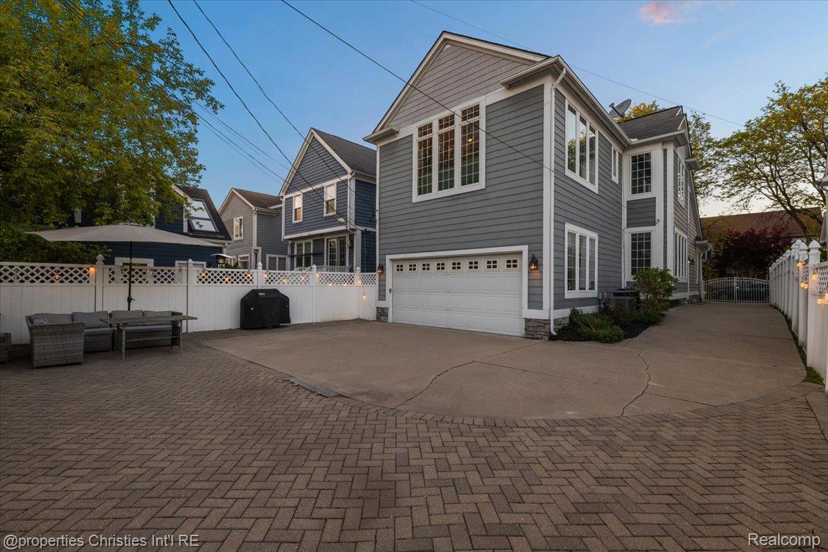 1484 Bird Avenue