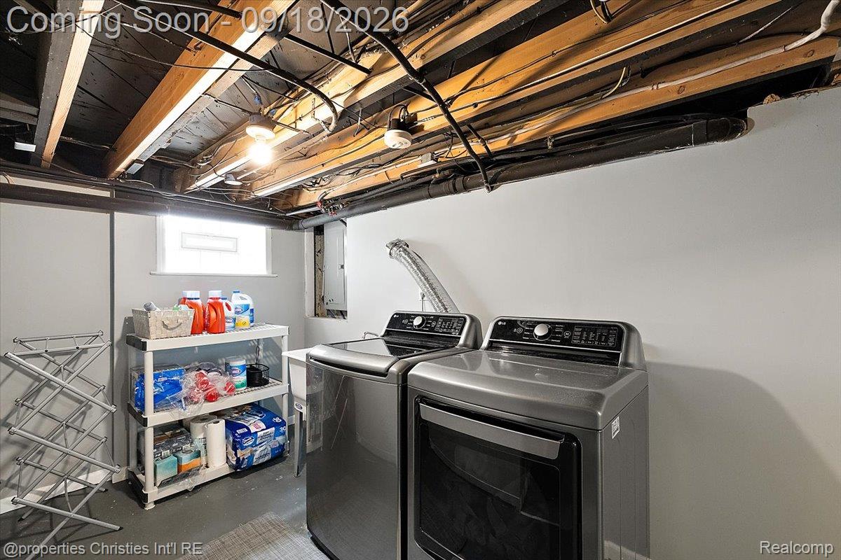 1033 Maplegrove Avenue
