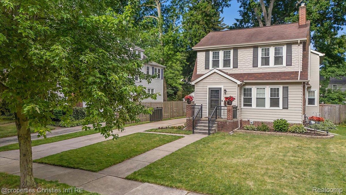 1033 Maplegrove AVE