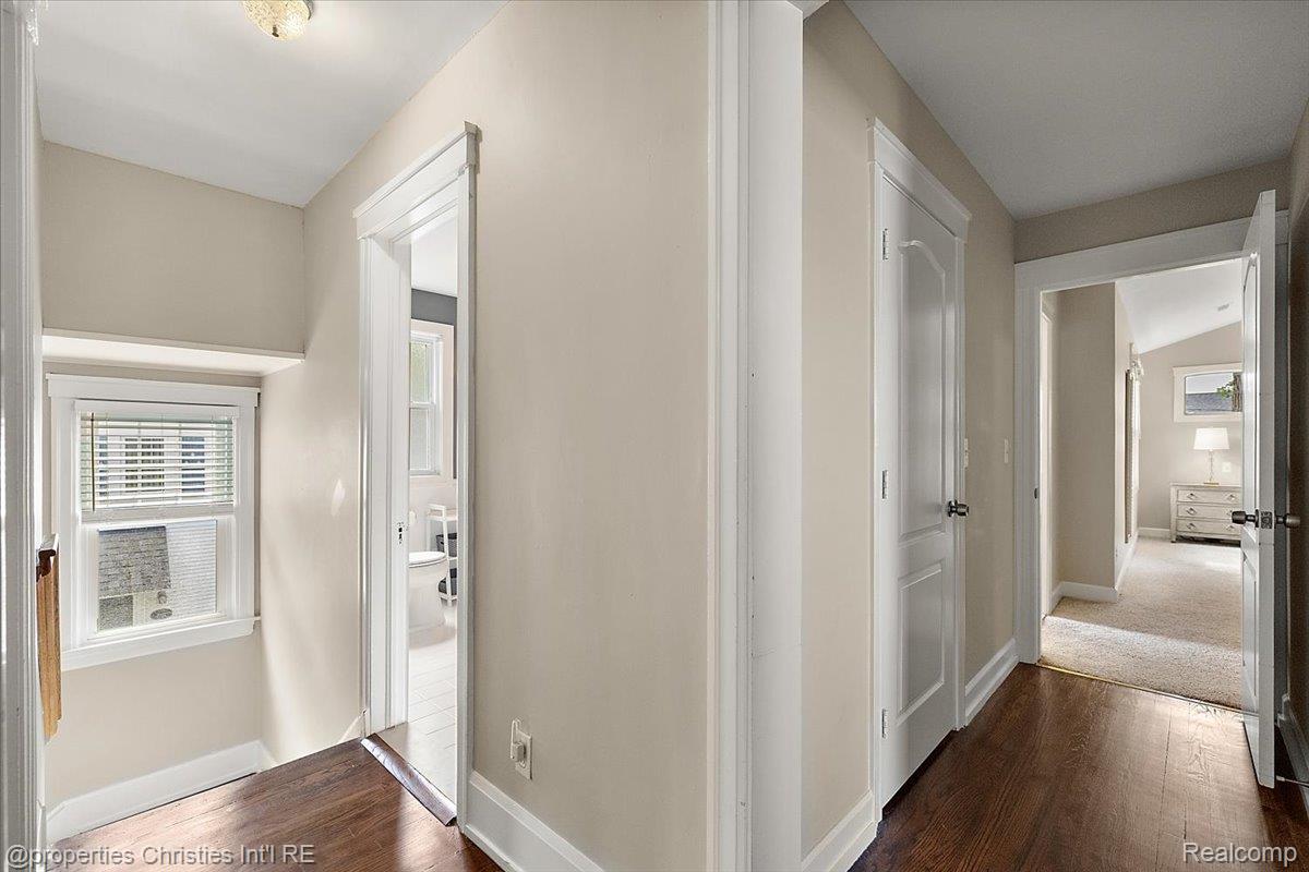1033 Maplegrove AVE