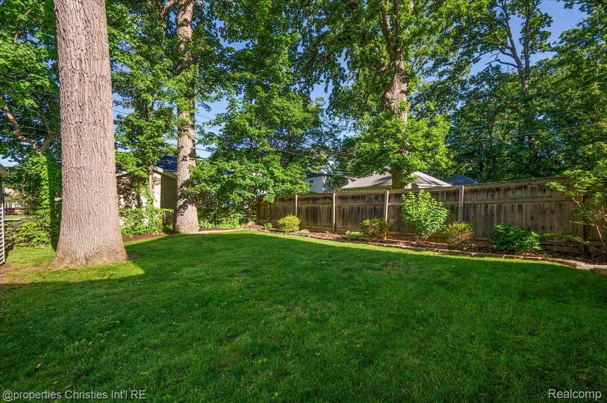 1033 Maplegrove AVE