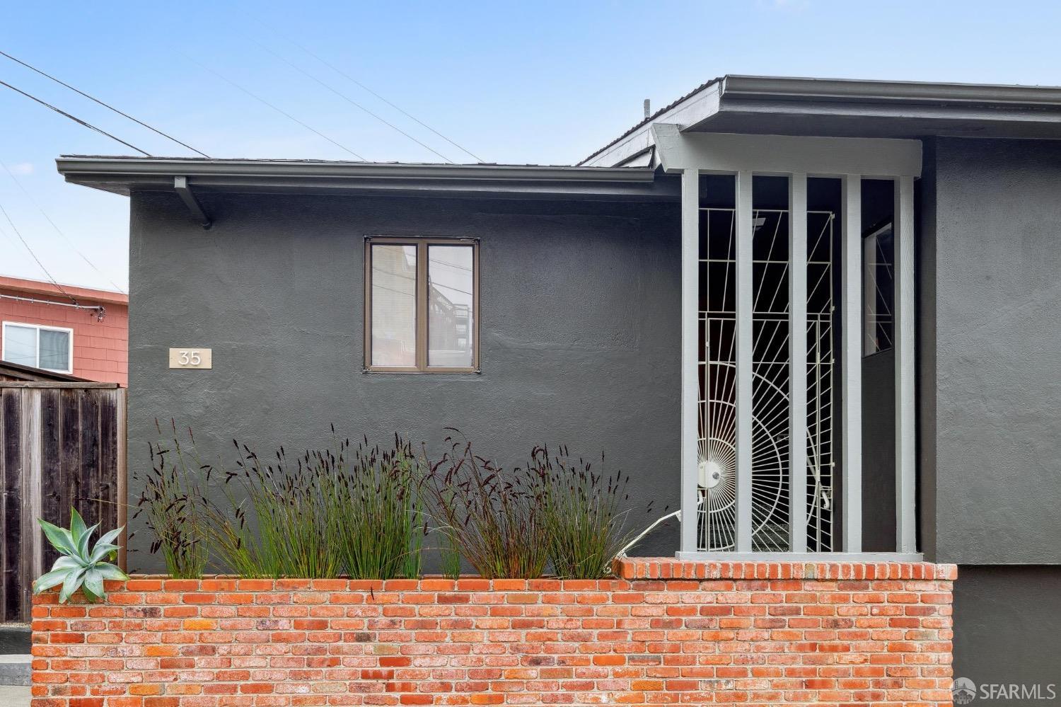35 Valmar Terrace