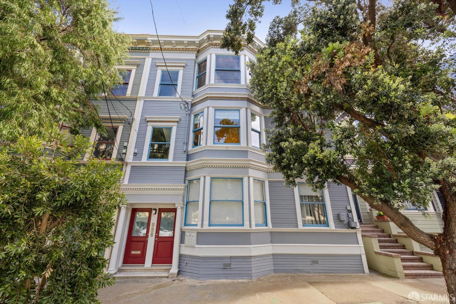 1221 Noe Street